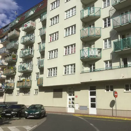 Sunny Two-Story Apartment Kyje Prague Exterior photo