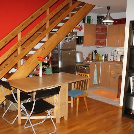 Sunny Two-Story Apartment Kyje Prague Exterior photo